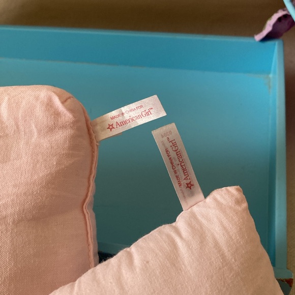 AMERICAN GIRL | Curlicue Daybed - Blue Metal Doll Bed - Picture 12 of 16